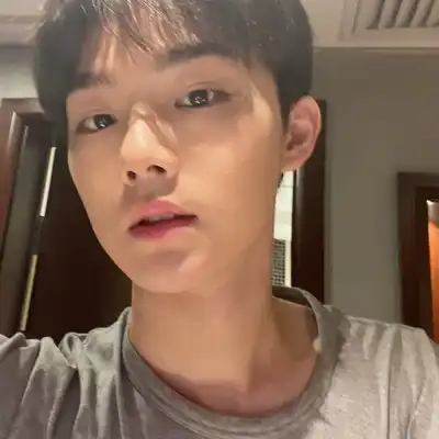 潘芳